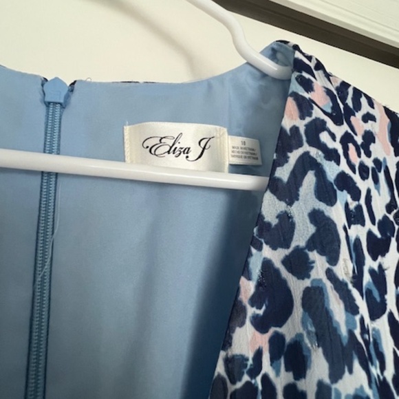 *NEW WITH TAGS* Eliza J Blue Leopard Flounce Hem Faux Wrap Dress - Size 10 - Picture 2 of 5